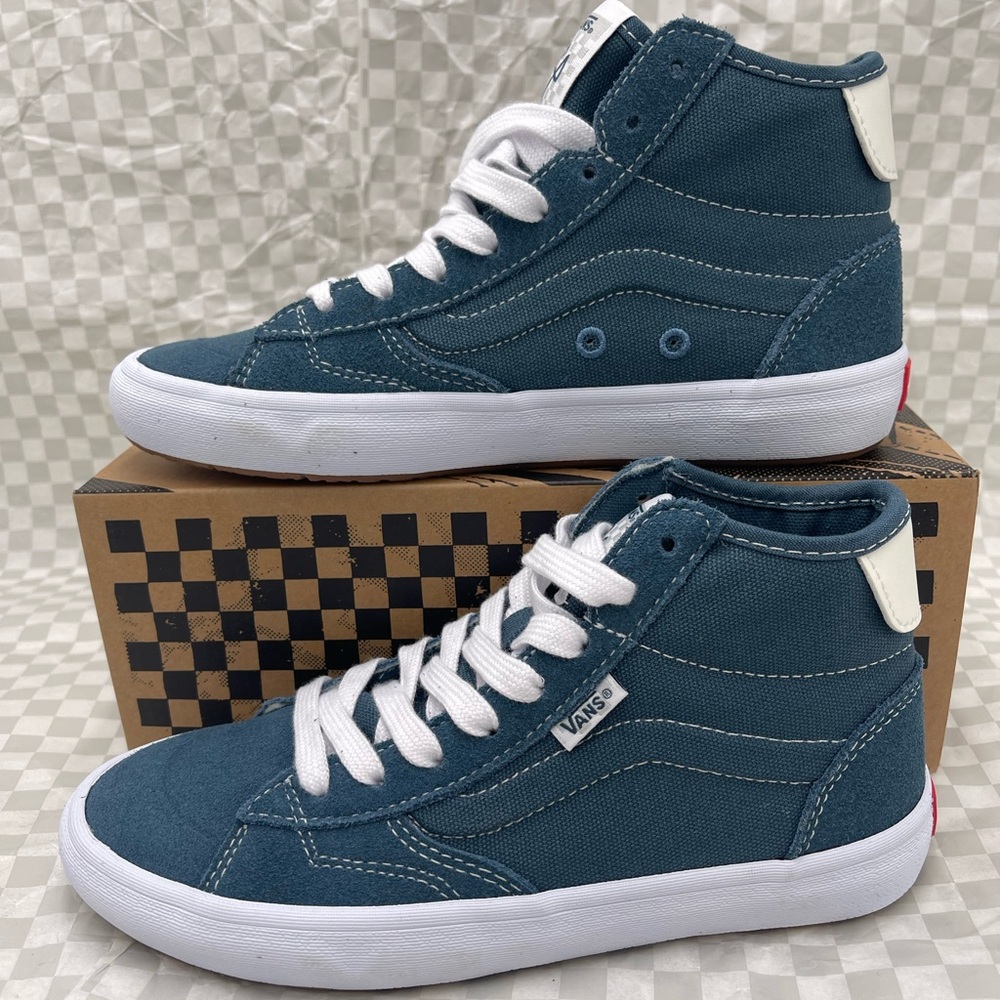 Vans Men’s The Lizzie
Teal Sneakers
VN0A4BX1TEA
High-Tops with White Accents - Picture 2 of 16